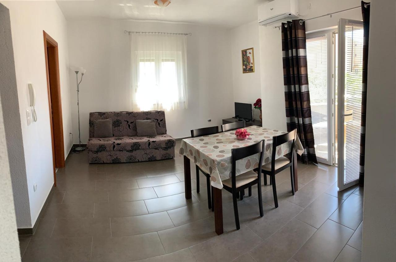 Green Hill Family Apartments Vodice Exterior photo